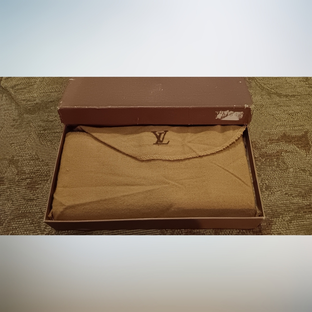 Louis Vuitton Monogrammed Wallet With Dust Bag and Orig Box - Picture 5 of 12